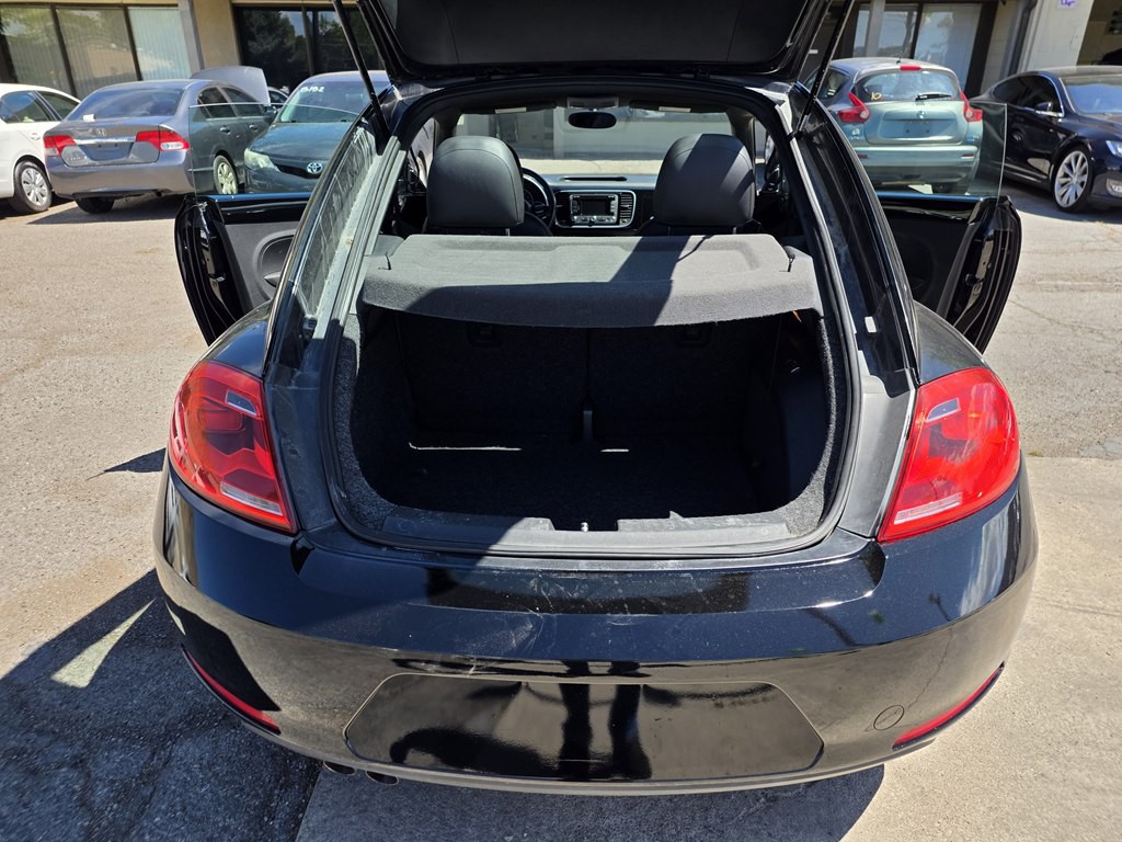 2012 Volkswagen Beetle Image 10