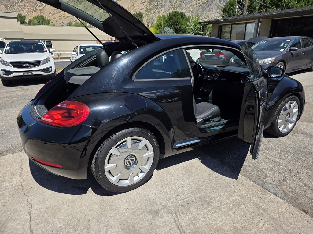 2012 Volkswagen Beetle Image 11