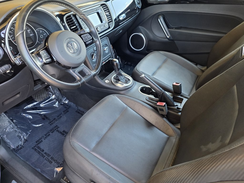 2012 Volkswagen Beetle Image 13