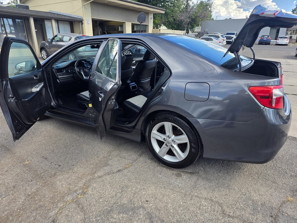 2012 Toyota Camry Image 9