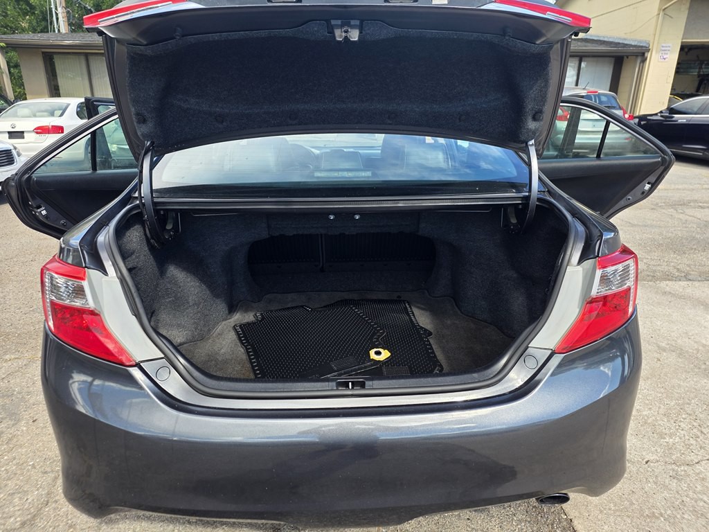 2012 Toyota Camry Image 10
