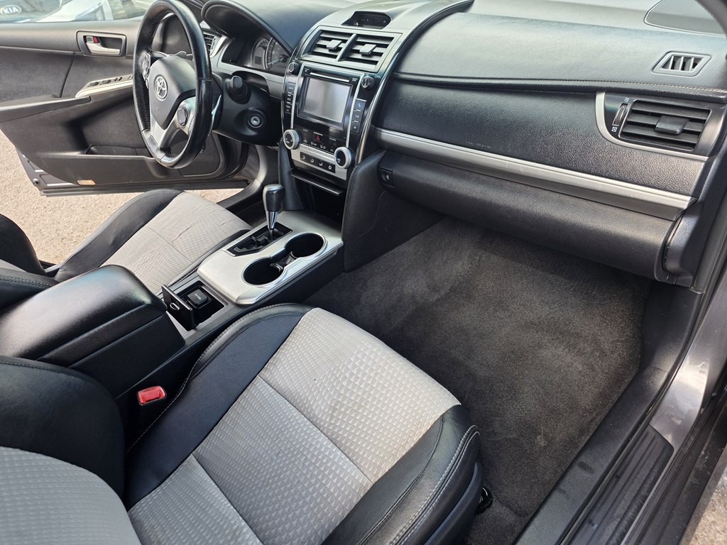 2012 Toyota Camry Image 14