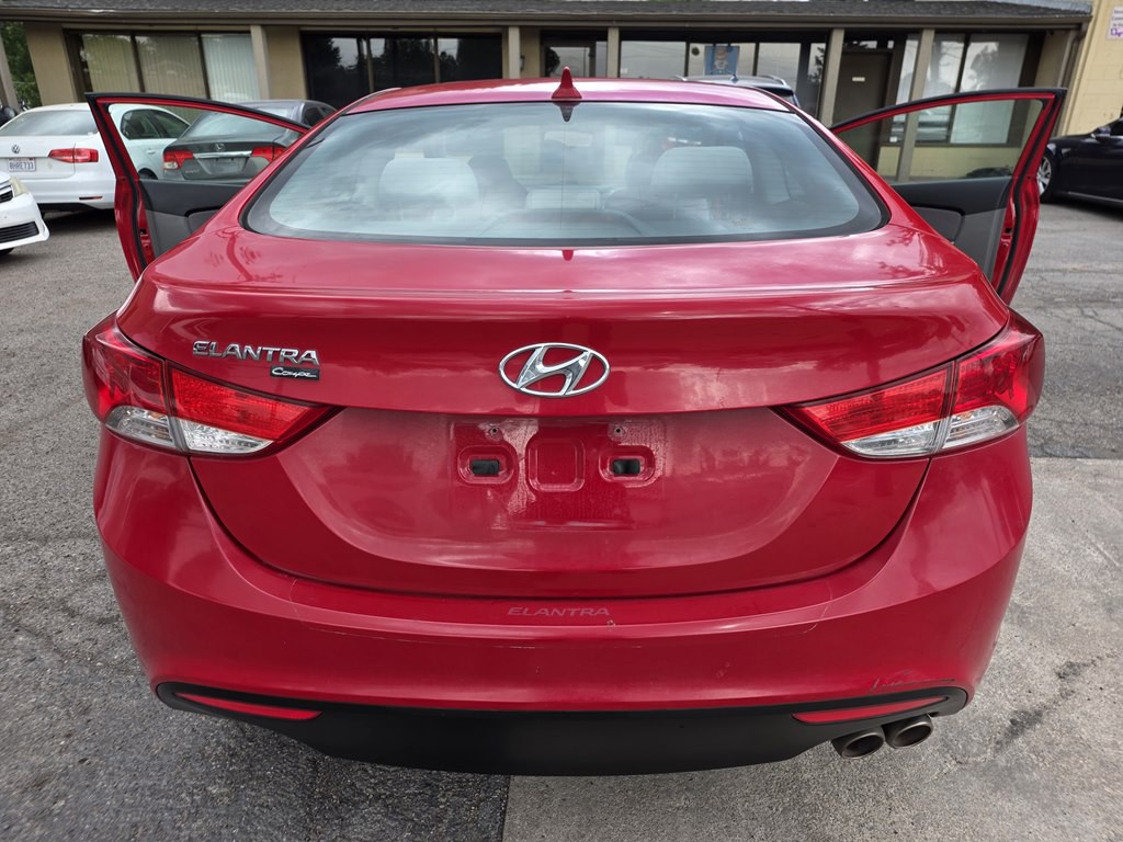 2013 Hyundai Elantra Image 8