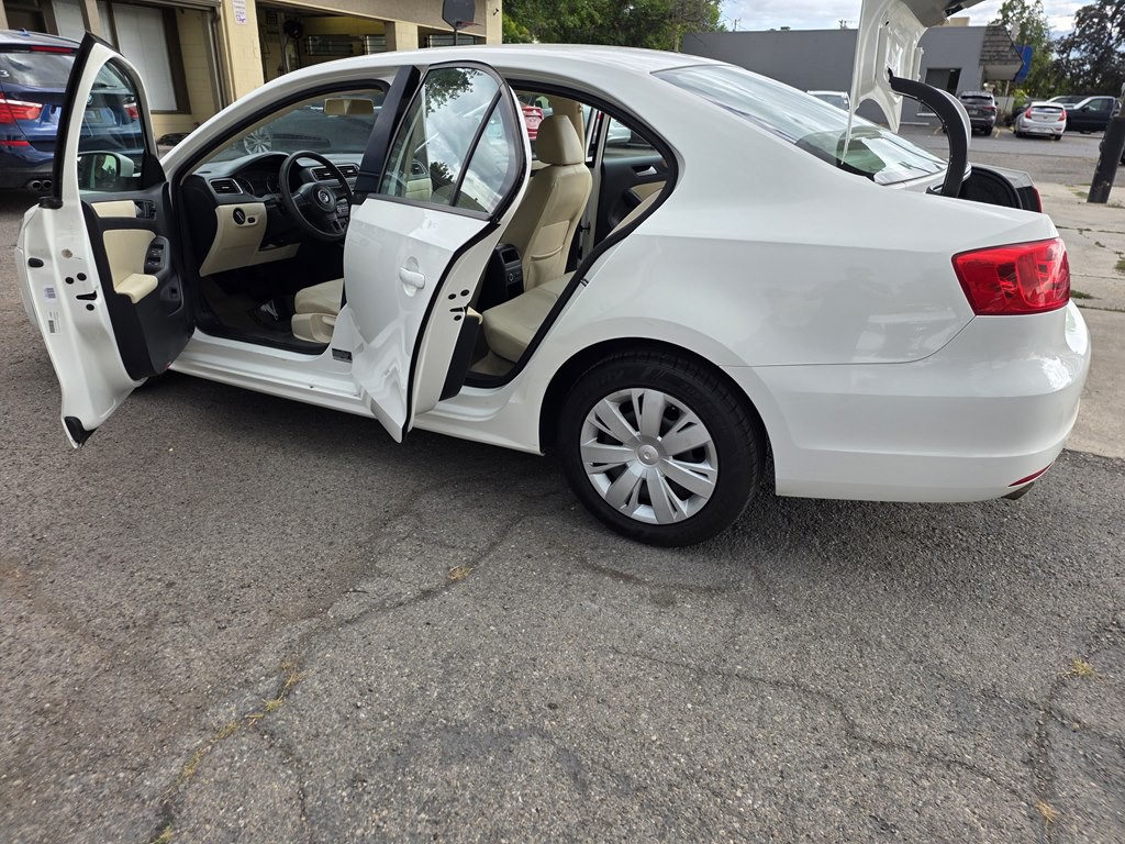 2012 Volkswagen Jetta Image 9