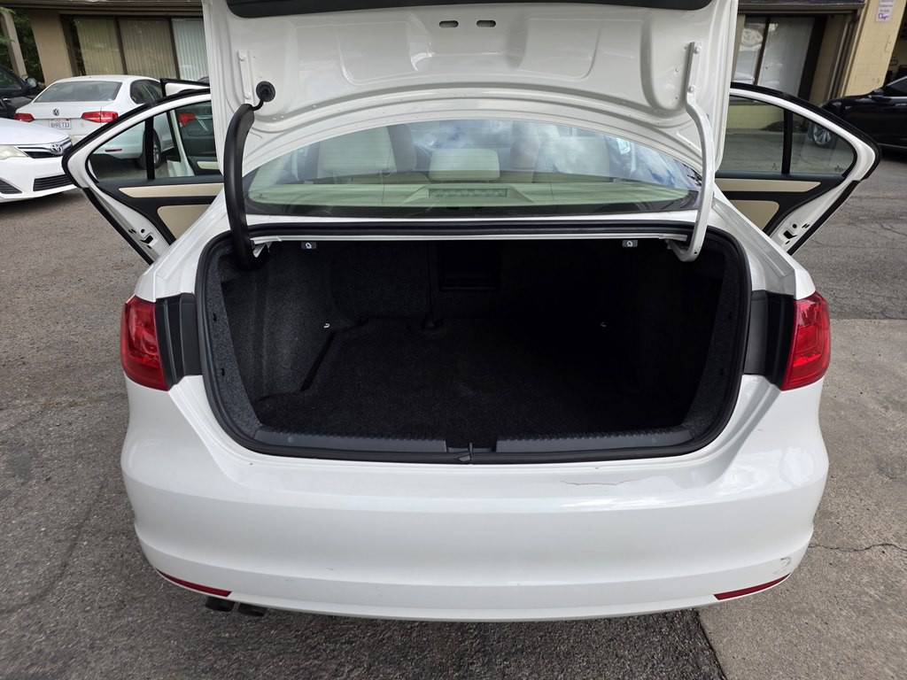 2012 Volkswagen Jetta Image 10