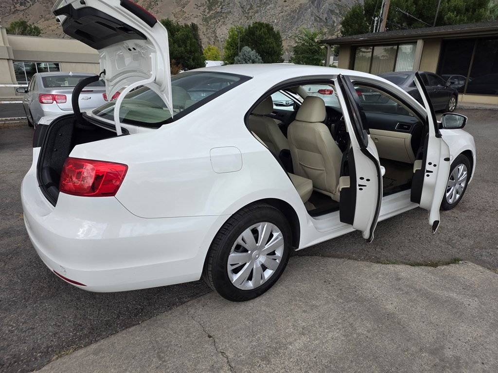 2012 Volkswagen Jetta Image 11