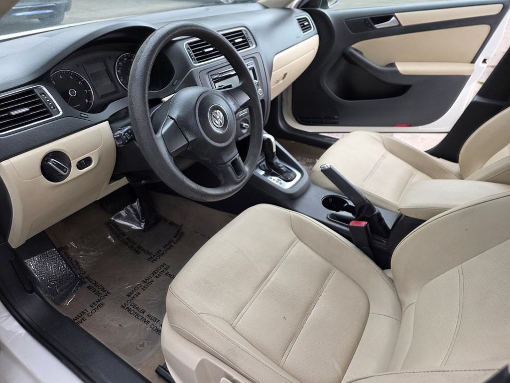 2012 Volkswagen Jetta Image 12