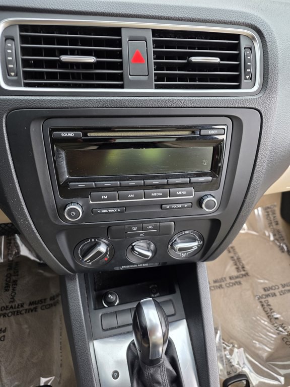 2012 Volkswagen Jetta Image 18
