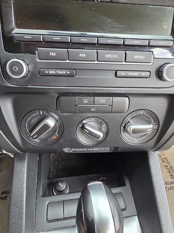 2012 Volkswagen Jetta Image 19