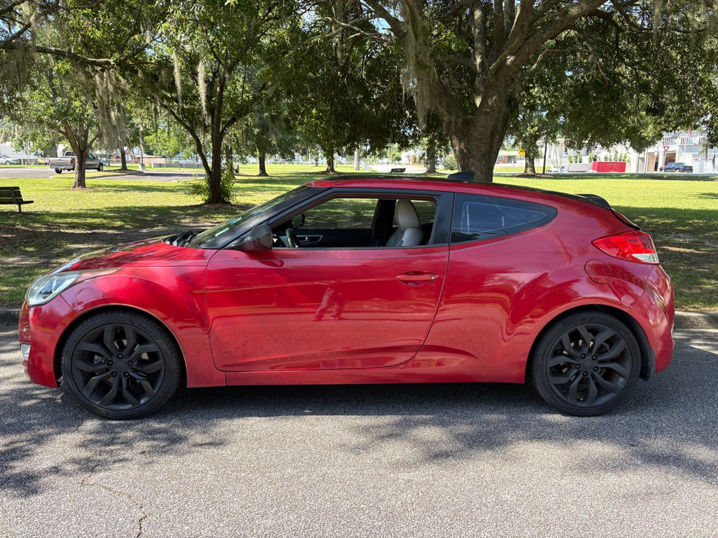 2013 Hyundai Veloster Image 1