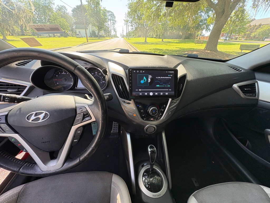 2013 Hyundai Veloster Image 7