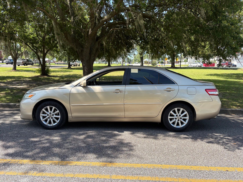 2011 Toyota Camry Image 1