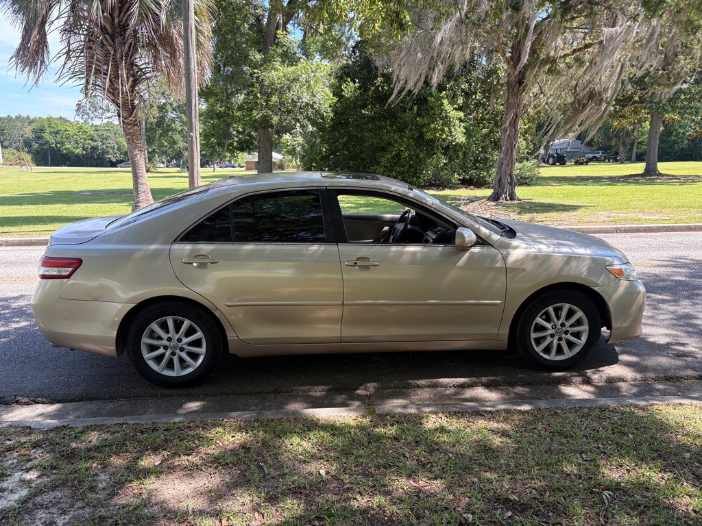 2011 Toyota Camry Image 3