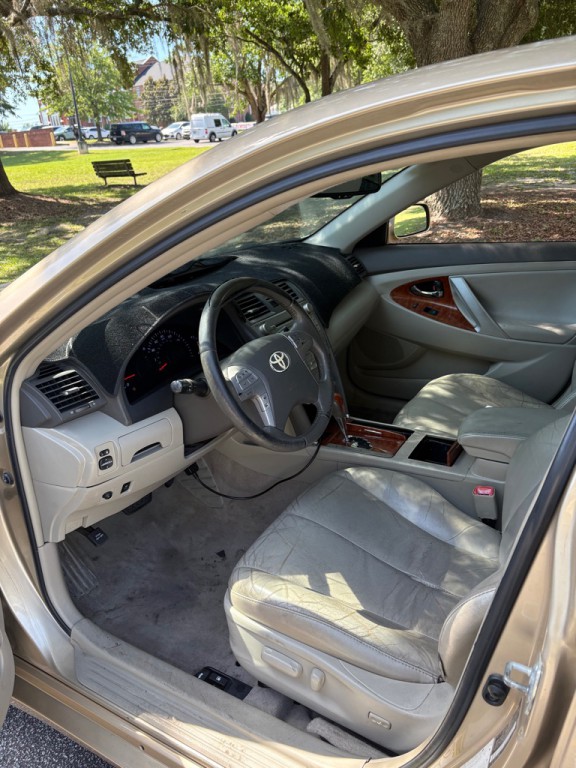 2011 Toyota Camry Image 5