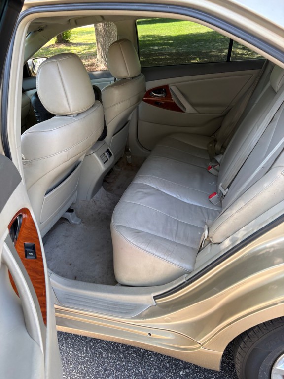 2011 Toyota Camry Image 6