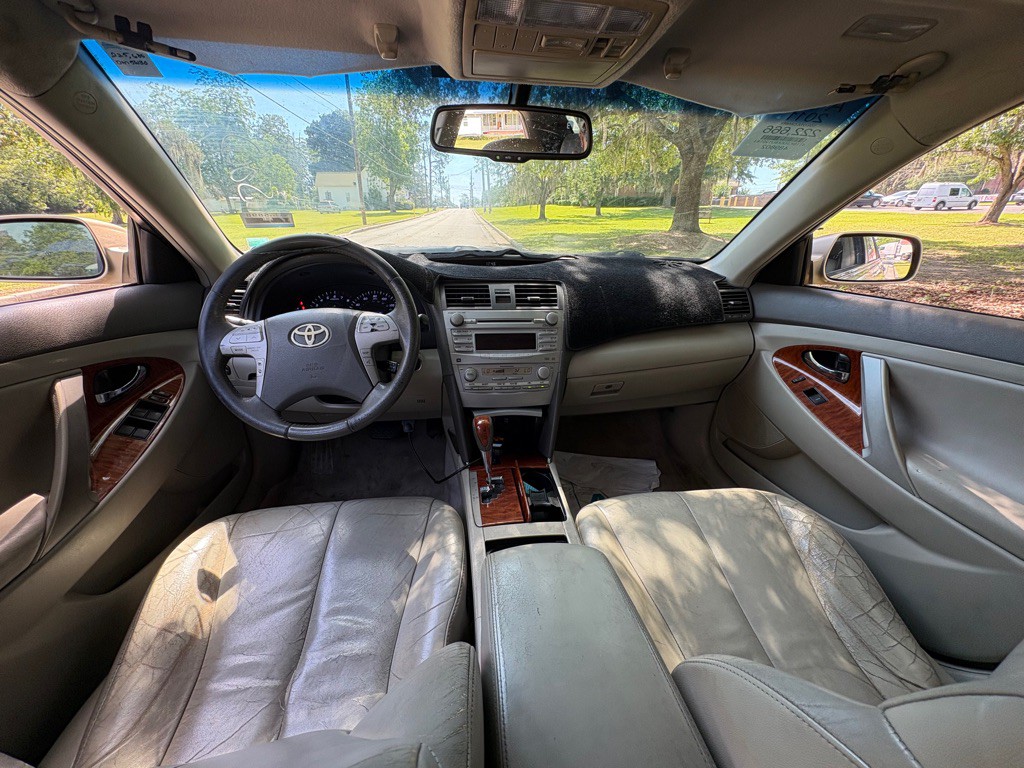 2011 Toyota Camry Image 7