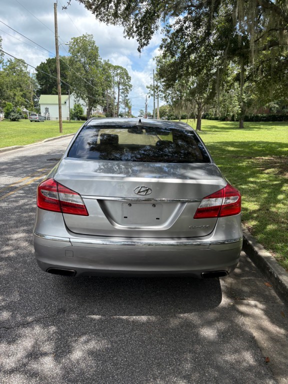 2012 Hyundai Genesis Image 2
