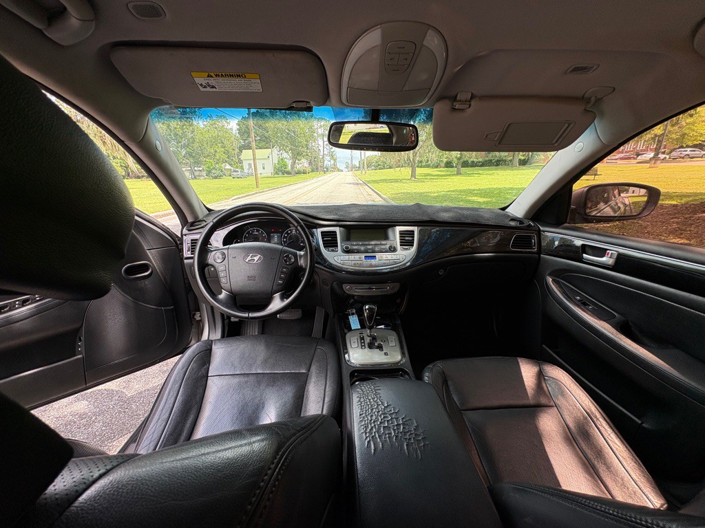 2012 Hyundai Genesis Image 7