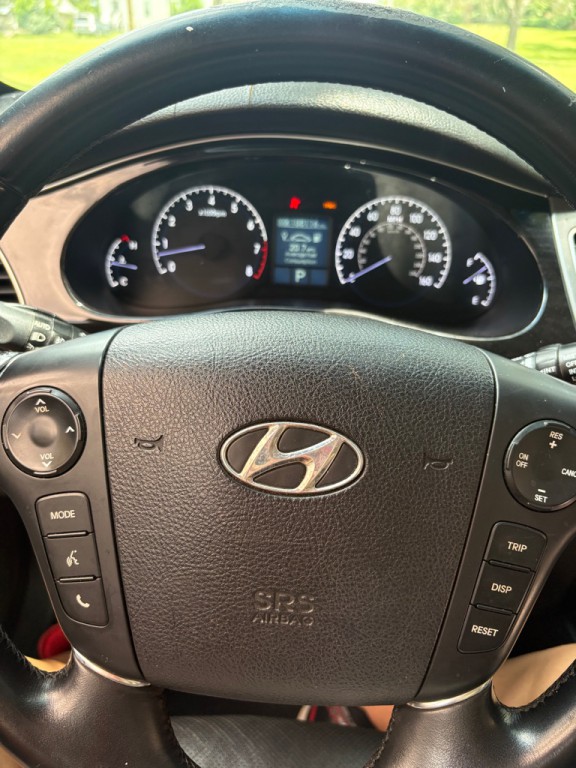 2012 Hyundai Genesis Image 10