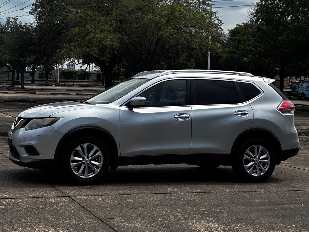 2015 Nissan Rogue Image 1