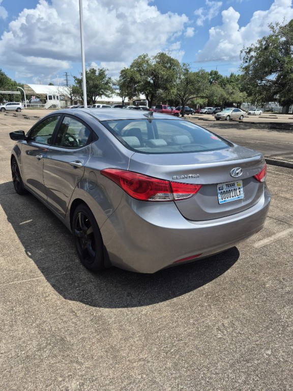 2013 Hyundai Elantra Image 3