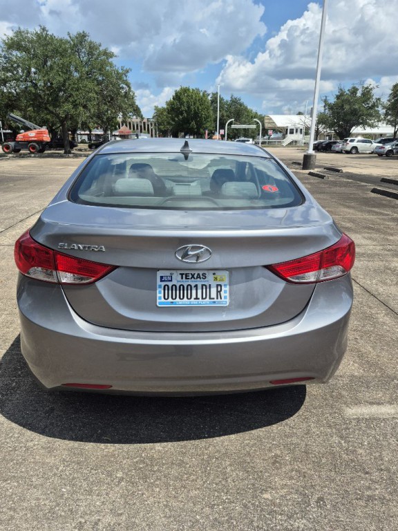 2013 Hyundai Elantra Image 4