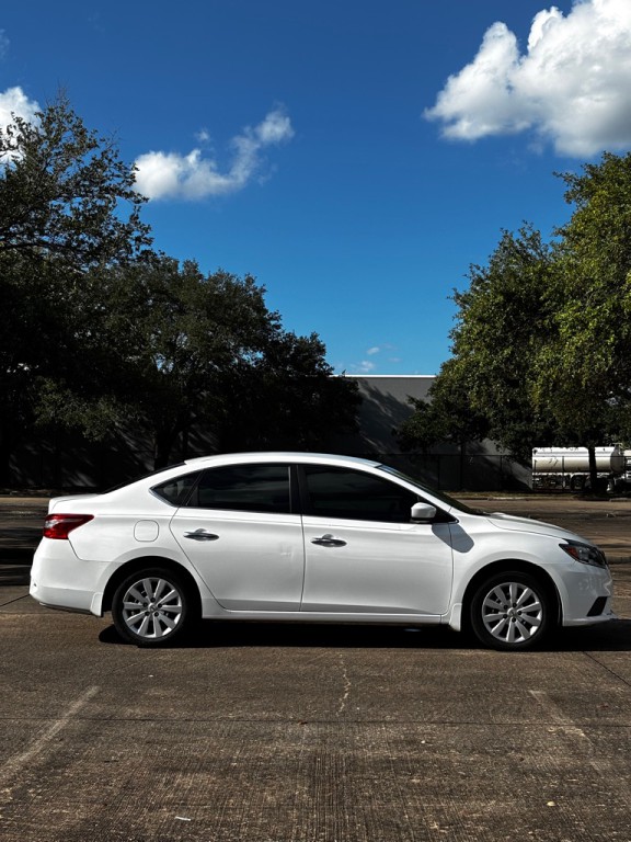 2017 Nissan Sentra Image 2
