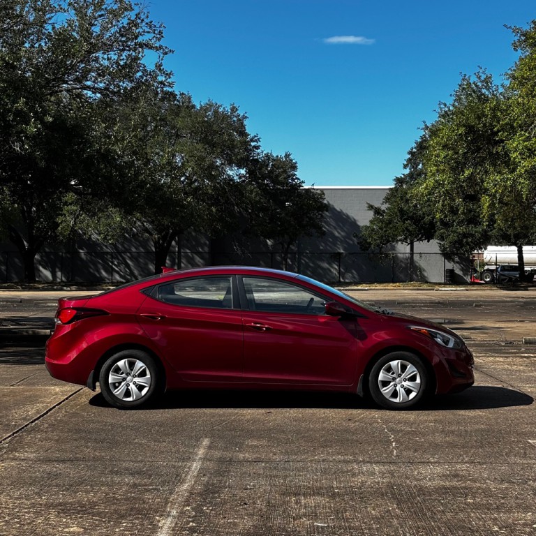 2016 Hyundai Elantra Image 2