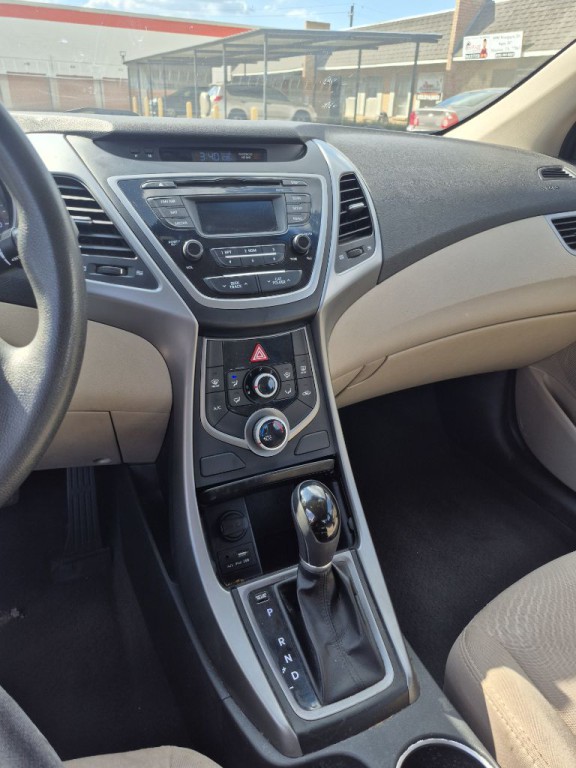 2016 Hyundai Elantra Image 3