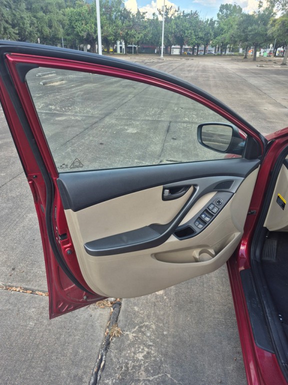 2016 Hyundai Elantra Image 12