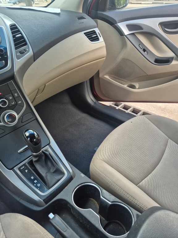 2016 Hyundai Elantra Image 13