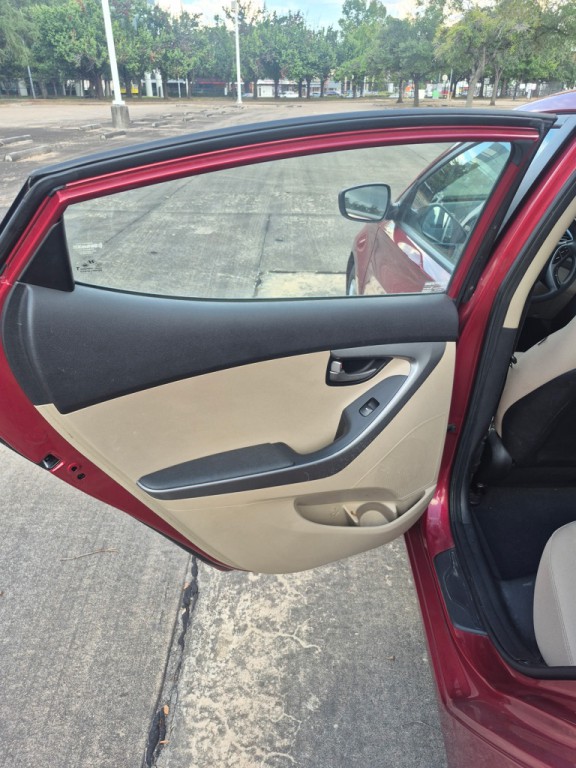 2016 Hyundai Elantra Image 14
