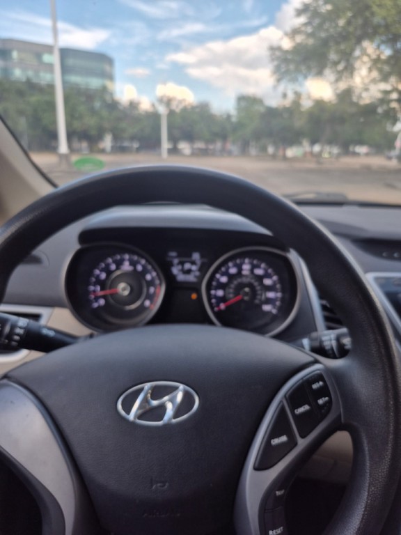 2016 Hyundai Elantra Image 16