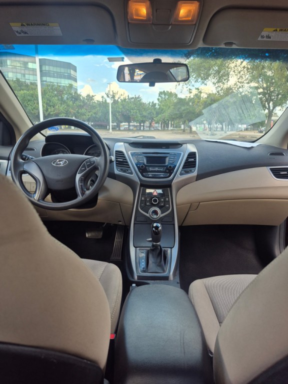 2016 Hyundai Elantra Image 17