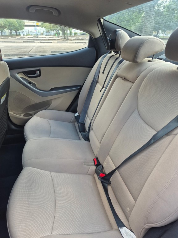 2016 Hyundai Elantra Image 18