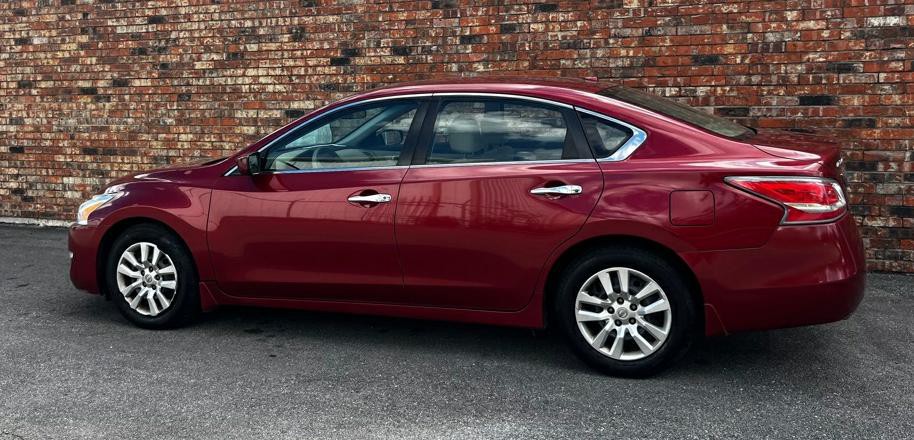 2015 Nissan Altima Image 1