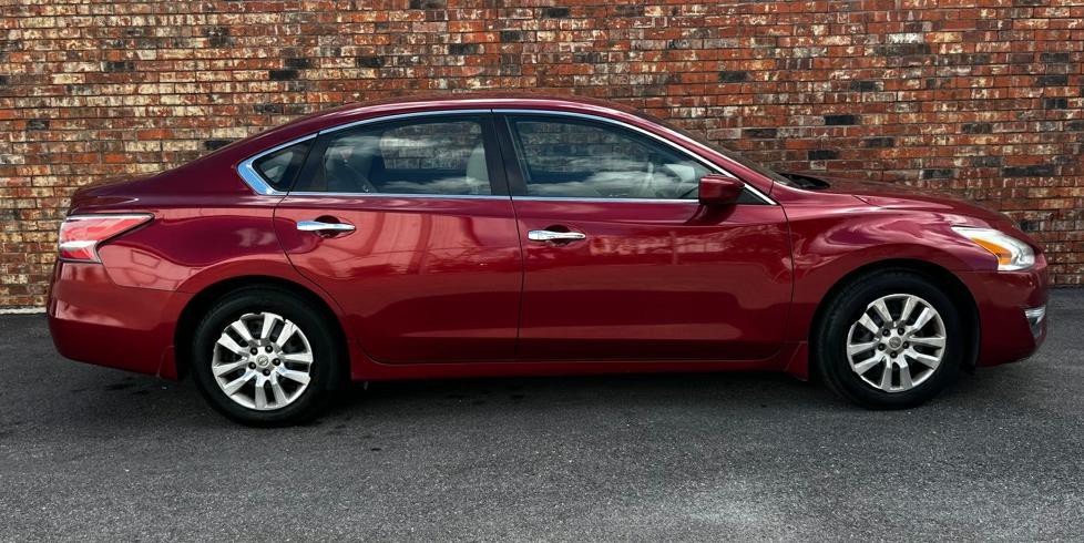 2015 Nissan Altima Image 9