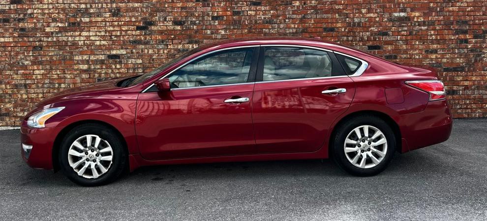 2015 Nissan Altima Image 10