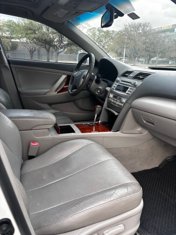 2011 Toyota Camry Image 2