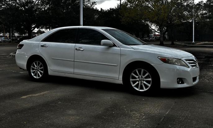 2011 Toyota Camry Image 6