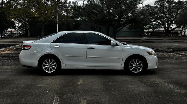 2011 Toyota Camry Image 7