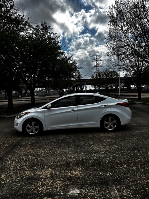 2012 Hyundai Elantra Image 1