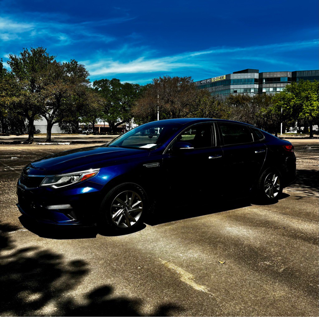 2019 Kia Optima Image 1