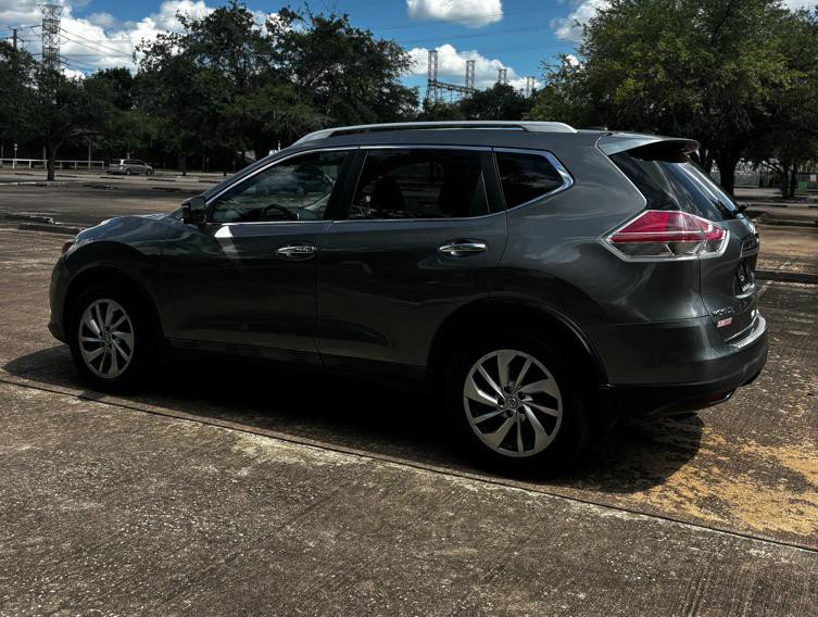 2015 Nissan Rogue Image 2