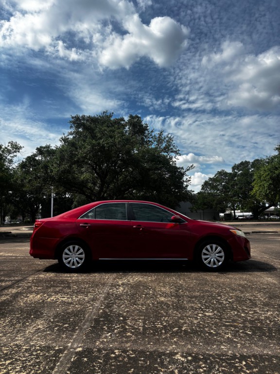 2012 Toyota Camry Image 2