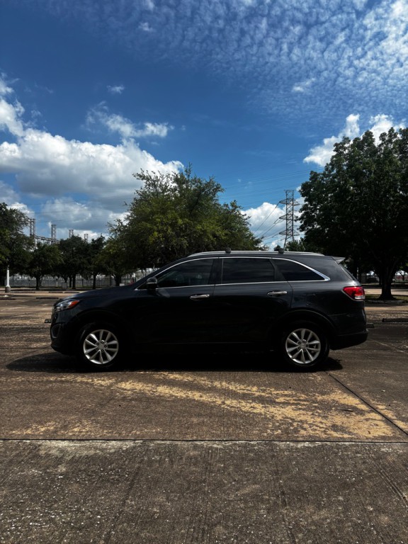 2016 Kia Sorento Image 1