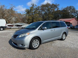 Image for 2014 Toyota Sienna XLE ID: 6864929