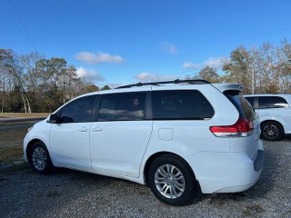 Image for 2012 Toyota Sienna XLE ID: 7021542