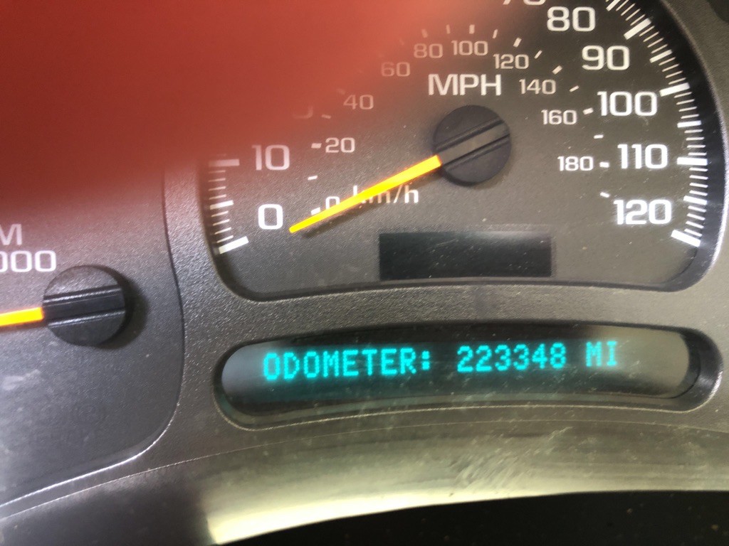 2003 Chevrolet Suburban Image 4