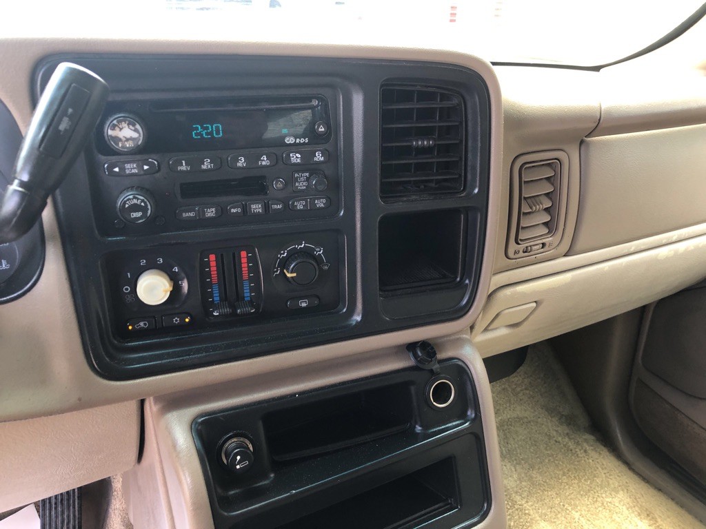 2003 Chevrolet Suburban Image 5